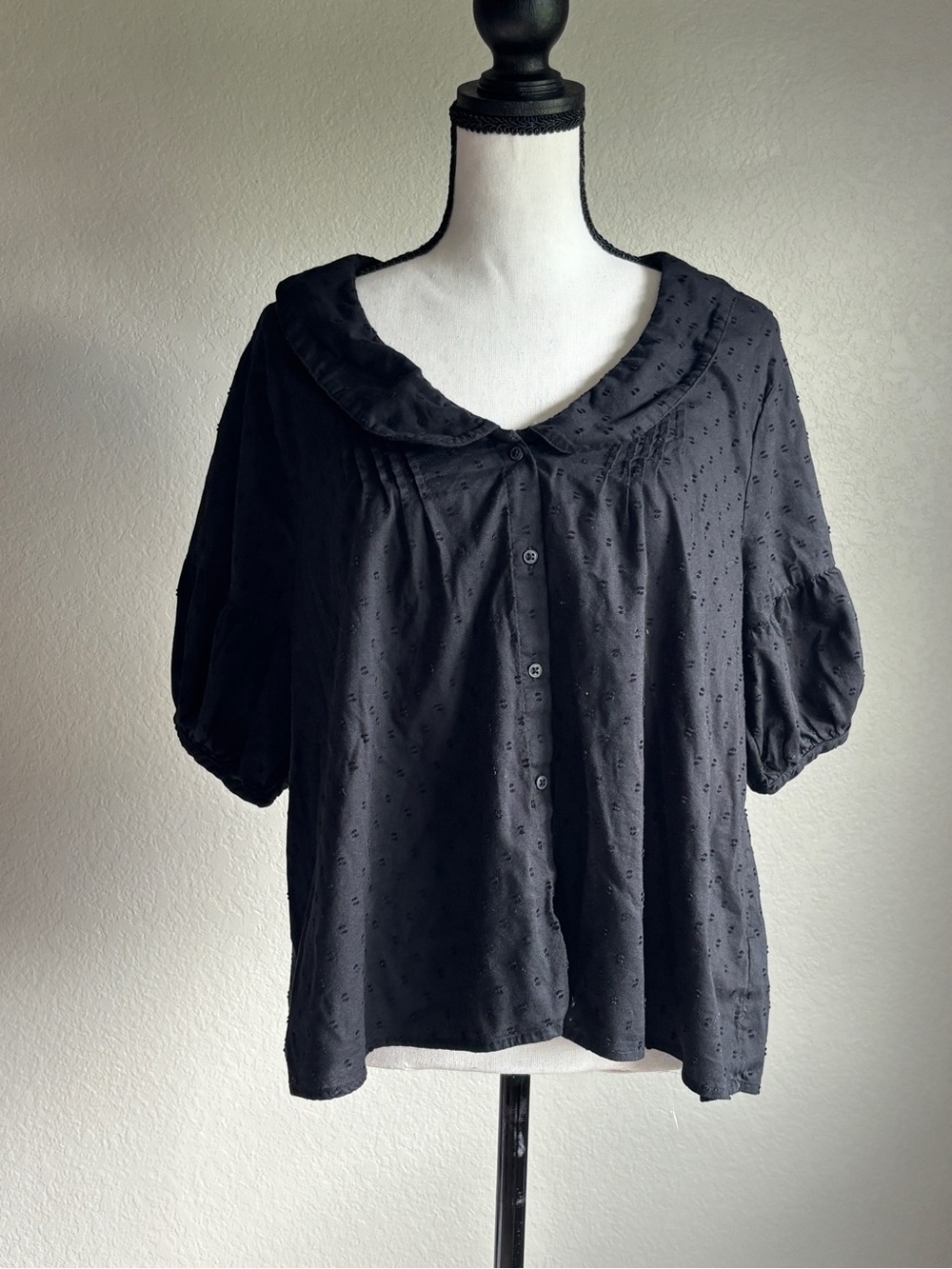 Old Navy Black Puff Sleeve Button-Front Blouse with Rounded Collar women’s L